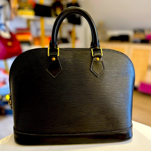 Louis Vuitton Handbags - ❌❌SOLD❌❌AUTH Louis Vuitton LV Alma MM Handbag Bag Black Epi Leather Tote